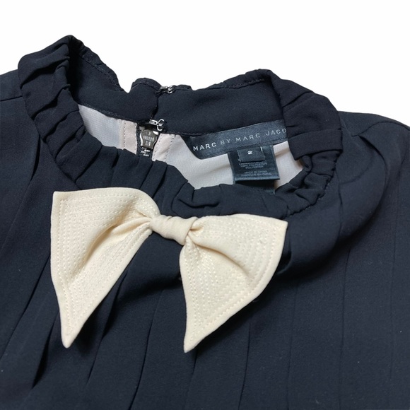 Marc Jacobs Black Pleated Sleeveless Blouse Size 2 - Picture 4 of 8